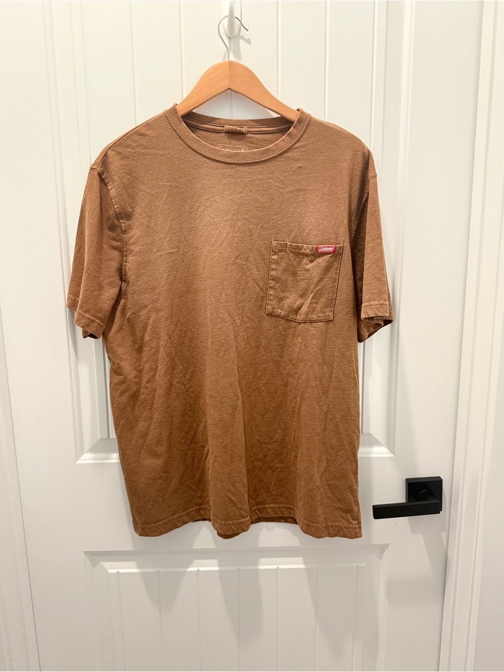 Coleman Men's Chest Pocket Tee in Warm Brown